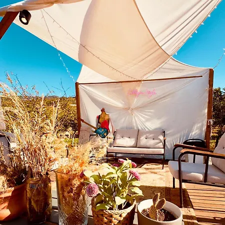 Sade Tiny Holiday home