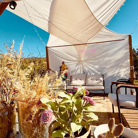 Sade Tiny Holiday home
